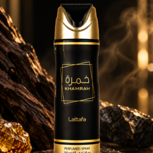 Desodorante body spray Khamrah de Lattafa 200 ml en spray, con envase negro y dorado, ideal para uso diario.